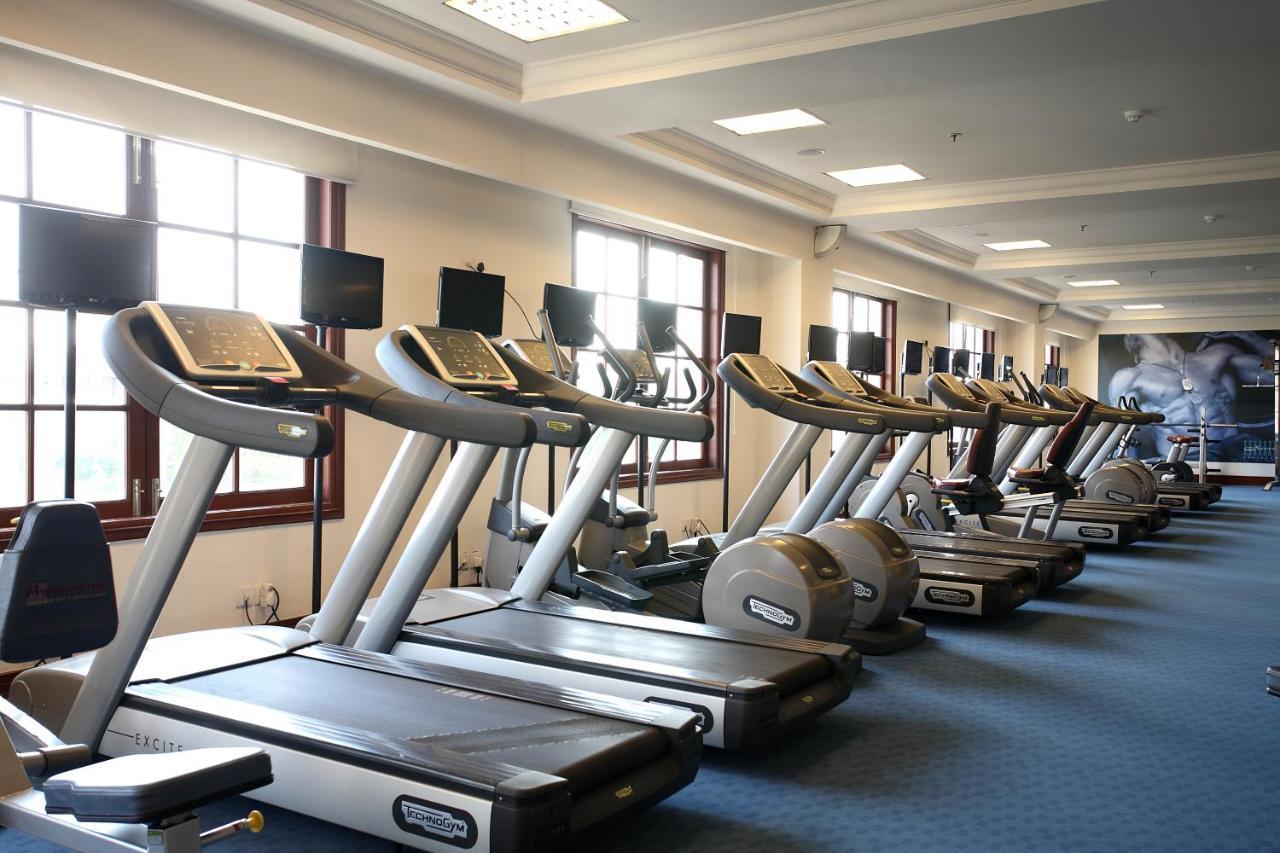 Dlf Club 3 Otel Gurgaon Dış mekan fotoğraf