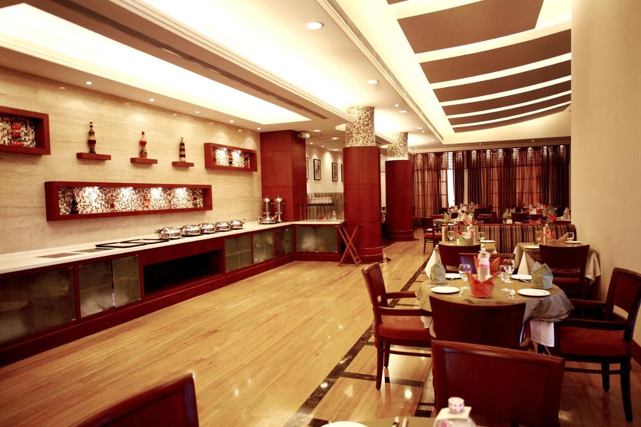 Dlf Club 3 Otel Gurgaon Dış mekan fotoğraf