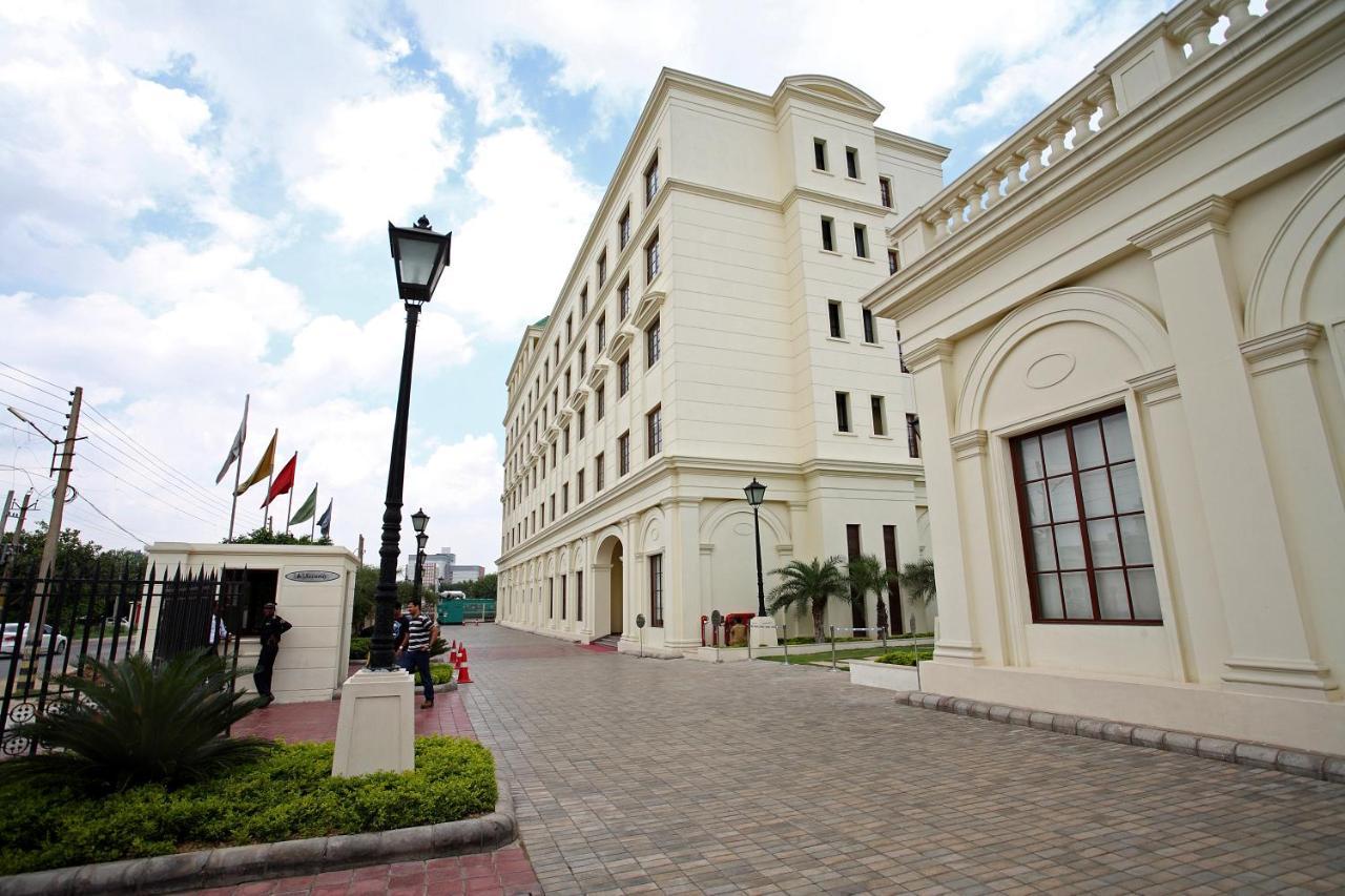 Dlf Club 3 Otel Gurgaon Dış mekan fotoğraf