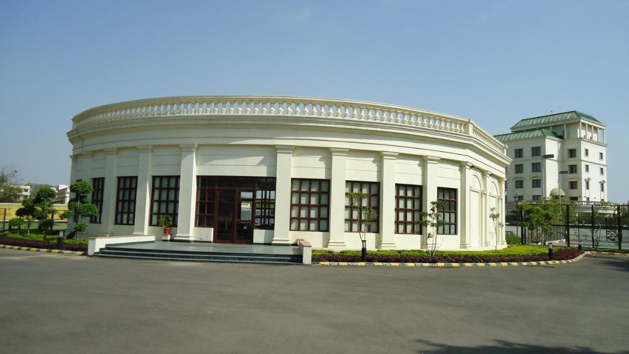 Dlf Club 3 Otel Gurgaon Dış mekan fotoğraf
