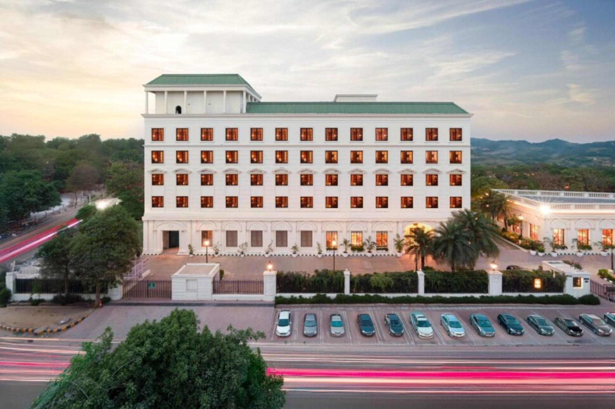 Dlf Club 3 Otel Gurgaon Dış mekan fotoğraf
