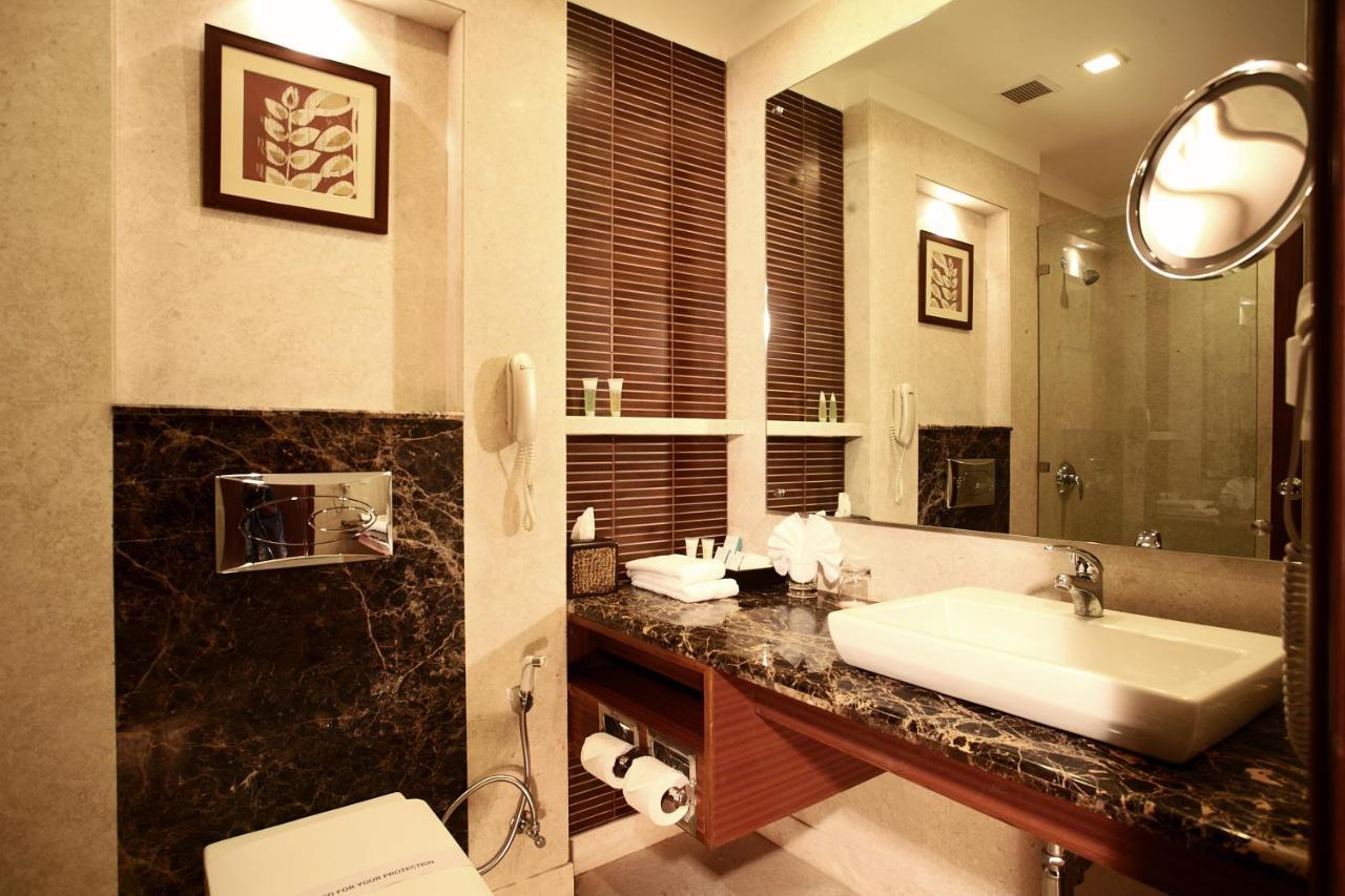 Dlf Club 3 Otel Gurgaon Dış mekan fotoğraf
